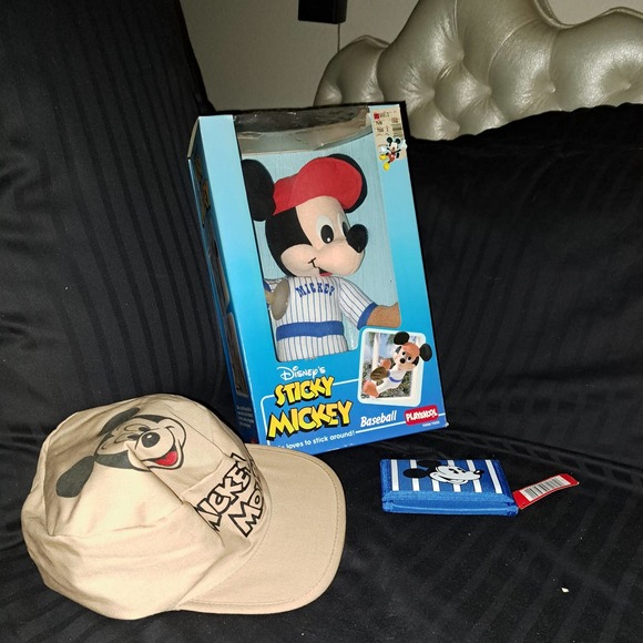 Disney's Sticky Mickey Mouse Baseball 11 in doll with cap and wallet - Picture 3 of 7